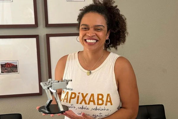 Cineasta brasileira presa pela imigração dos EUA é solta