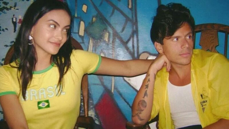 Camila Mendes fica noiva de ator filho de brasileiros, diz revista