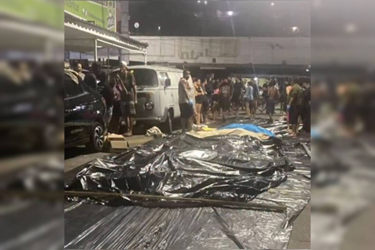 mais de 40 corpos são enfileirados em praça no Rio