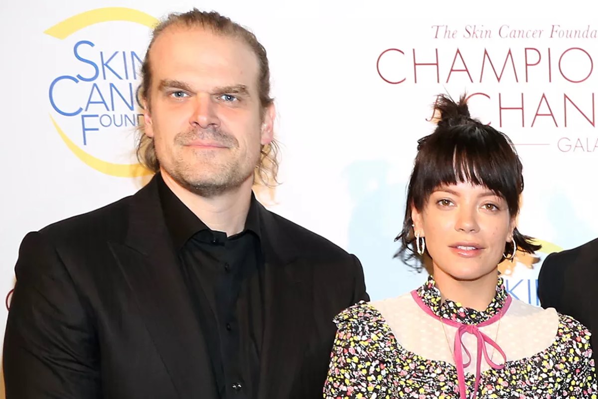 Lily Allen detona David Harbour em álbum surpresa: “Viciado em sexo”