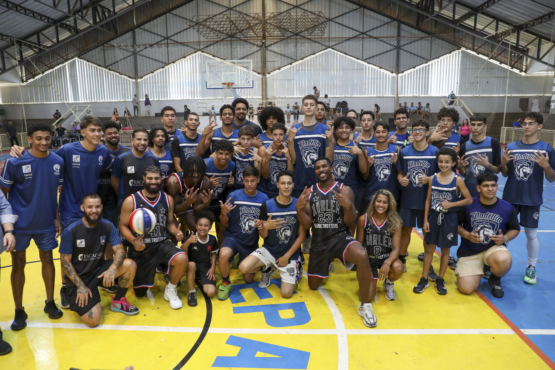 GDF leva Harlem Globetrotters a Ceilândia em ação social com estudantes