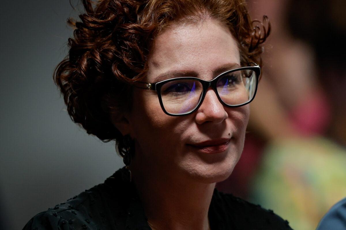 Após licença, Zambelli “retoma” mandato na Câmara nesta quinta