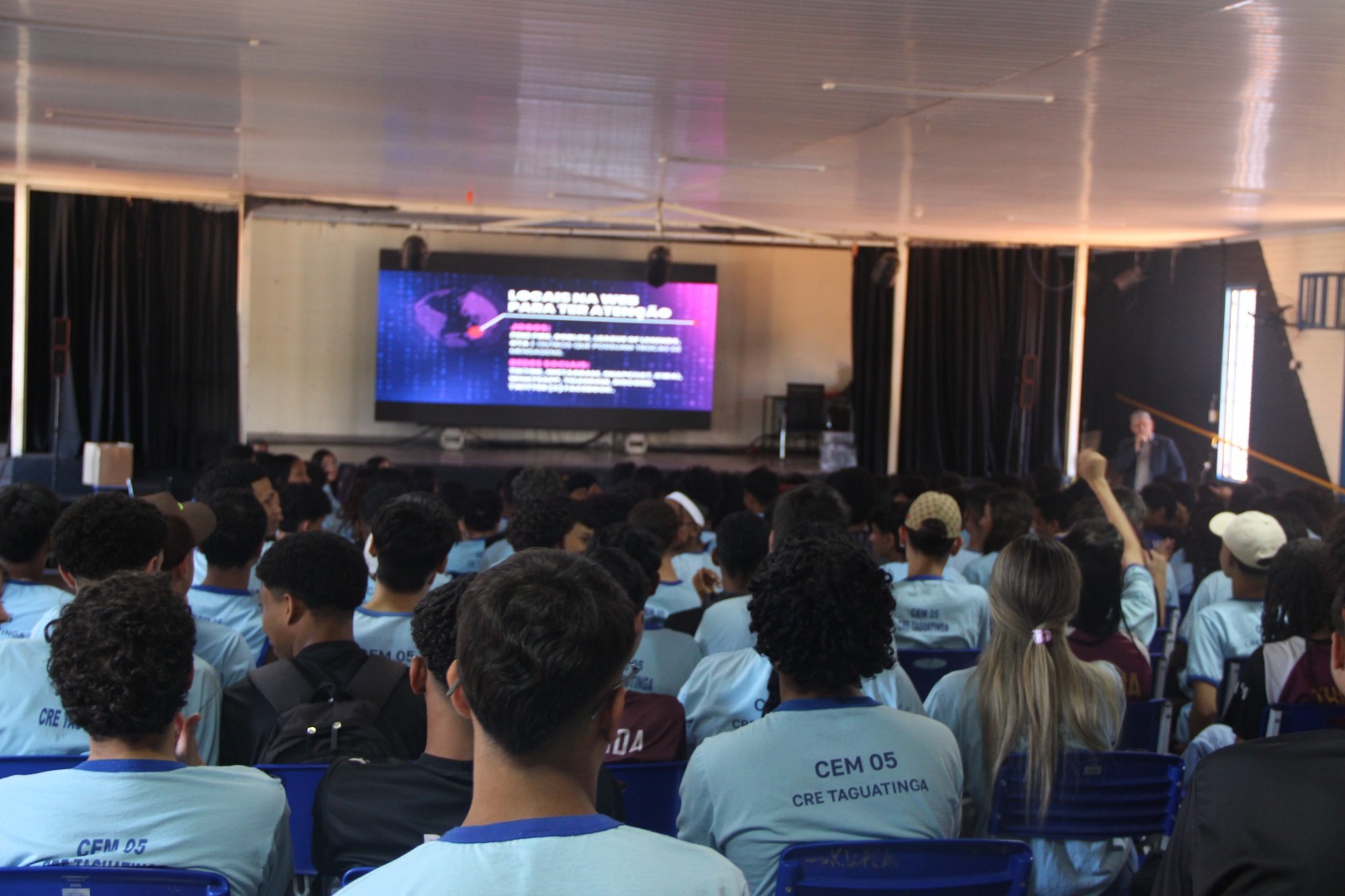 Palestras alertam sobre riscos digitais e desafios perigosos nas redes sociais