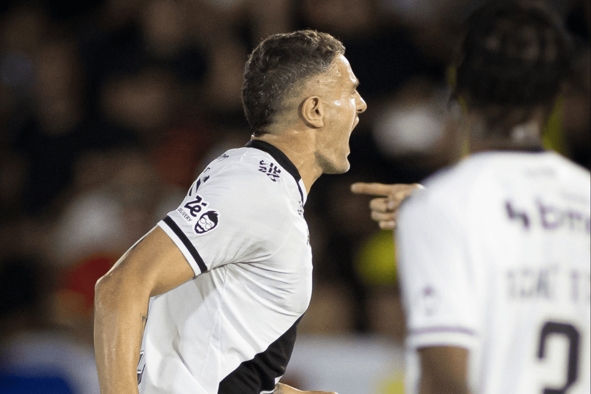 com show de Vegetti, Vasco vence Bragantino fora de casa