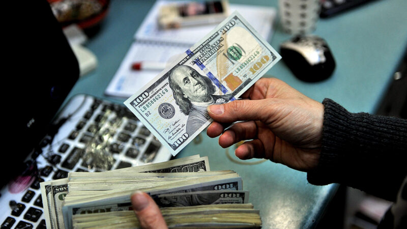 Banco Central vende US$ 1 bilhão em leilões de linha. Entenda