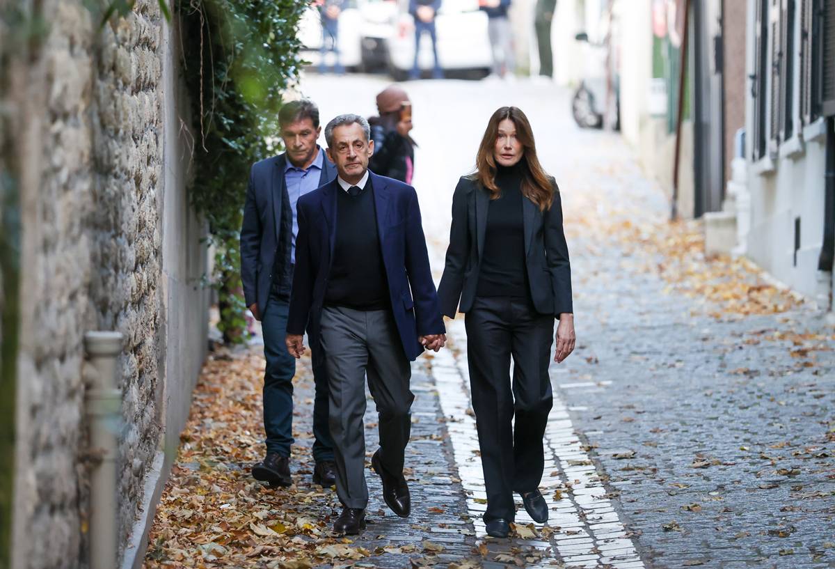 Quem é Carla Bruni, cantora e ex-modelo casada com Nicolas Sarkozy