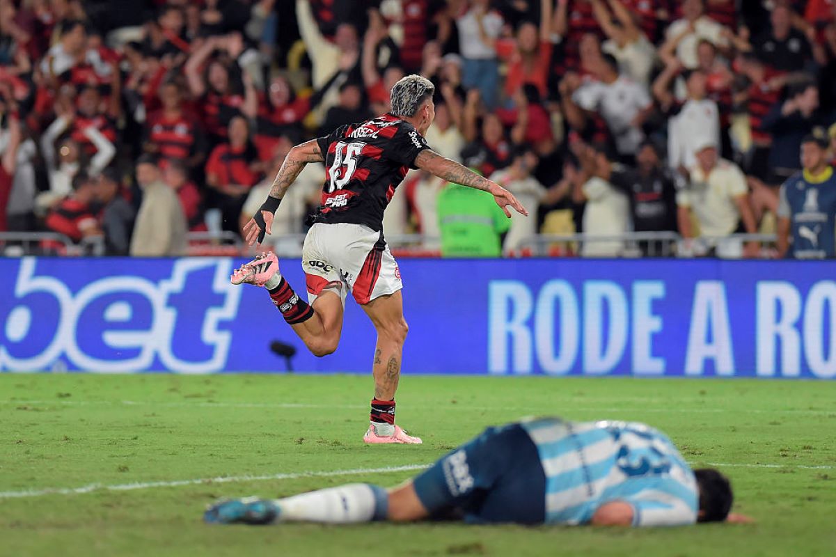Com gol no fim, Flamengo vence Racing pela semifinal da Libertadores