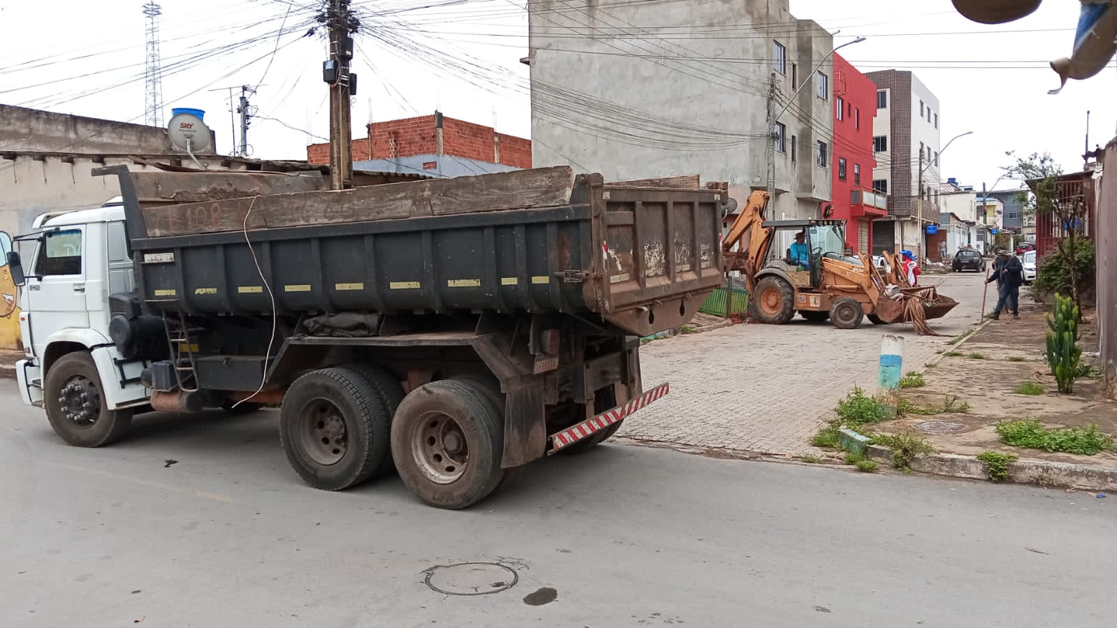 GDF Presente intensifica limpeza urbana e combate ao descarte irregular de entulho