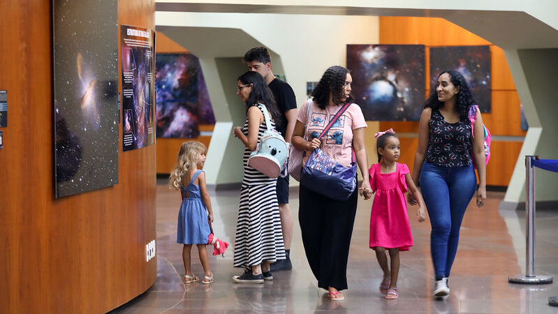Projeto no Planetário leva o universo da inteligência artificial a estudantes do DF