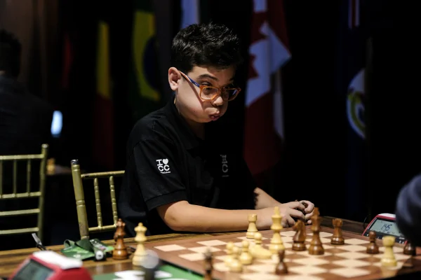 Argentino de 11 anos bate recorde e alcança maior norma do xadrez