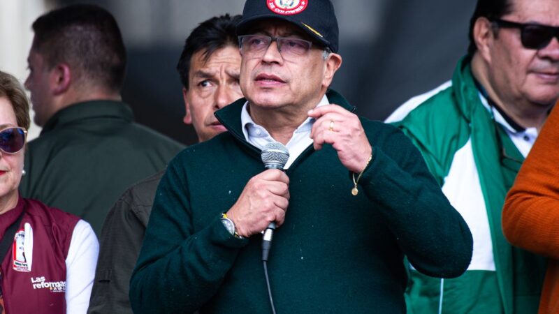 Petro reage a sanções de Trump e diz que nunca ficará “de joelhos”