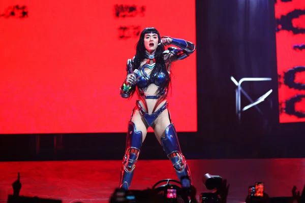 Katy Perry rompe silêncio sobre novo affair após flagras com Trudeau