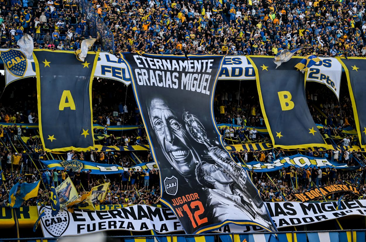 Em jogo pelo Argentino, Boca Juniors homenageia Miguel Ángel Russo