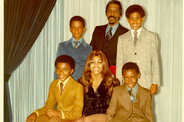 Morre Ike Turner Jr., filho de Tina Turner, aos 67 anos