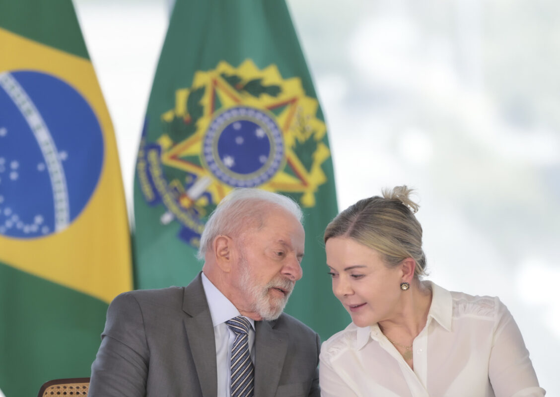 Lula chama ministros e líderes para evitar derrota