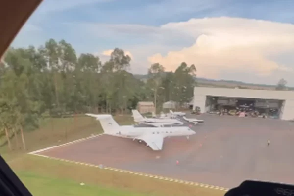 Vídeo: amigos de Gusttavo Lima formam fila de aviões na casa do cantor