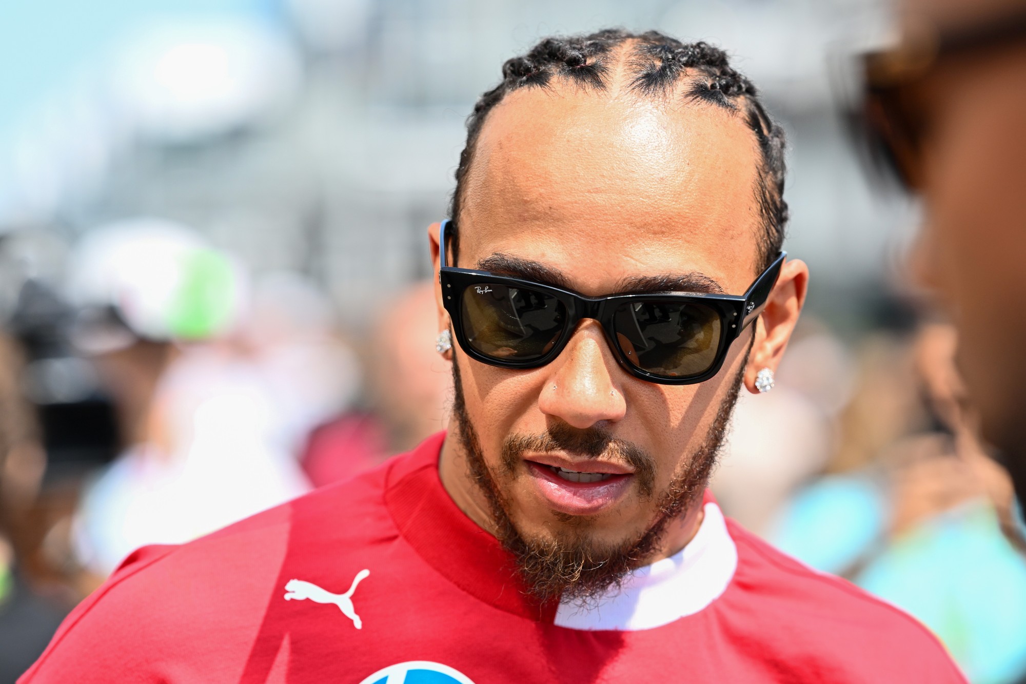 Lewis Hamilton envia novo relatório e cobra Ferrari. Entenda
