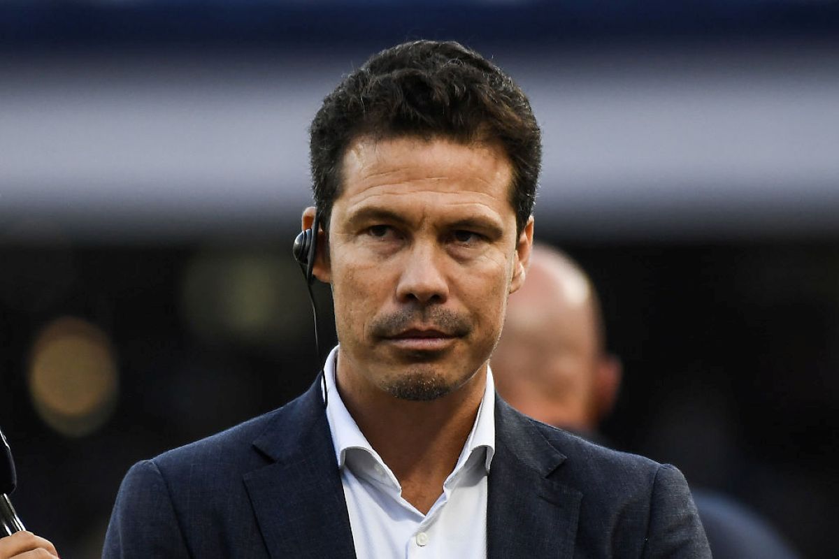 Após críticas de torcedores, Hernanes pede desculpa por piada com Roma