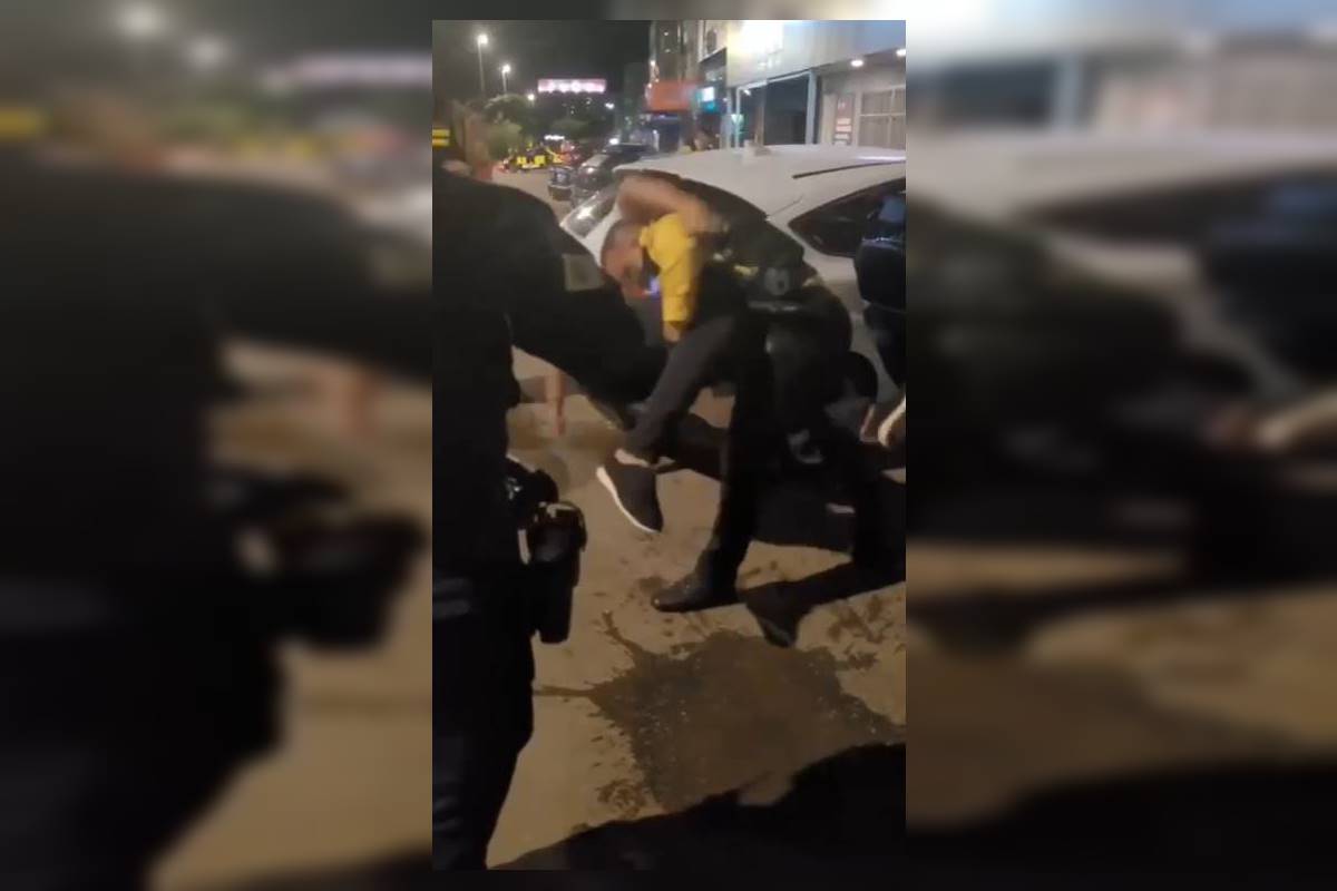 Agente que usou arma de choque também deu golpe de jiu-jitsu em blitz