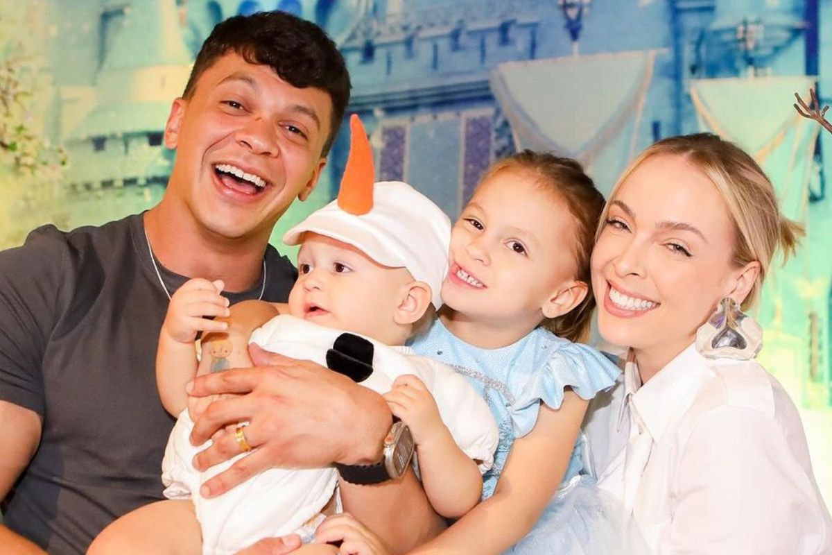 Cocielo e Tata Estaniecki aparecem juntos pela 1ª vez após separação