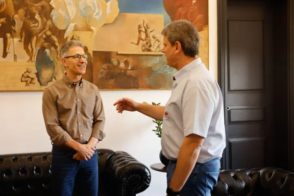 A um ano da eleição, Tarcísio tenta ganhar tempo e atiça rivais