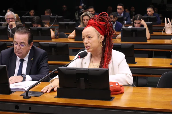 Escala 6×1: governo estuda trocar PEC por PL e agilizar a tramitação