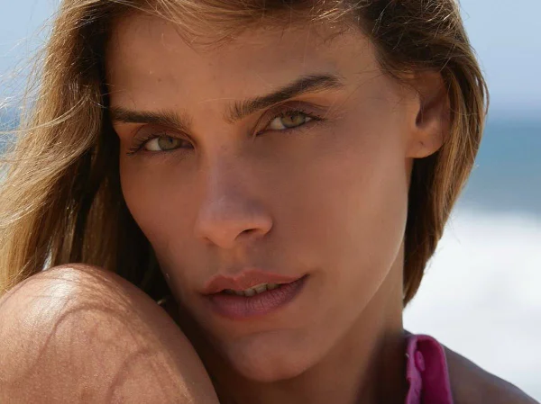 Quem é a atriz viúva do empresário que morreu após acidente doméstico