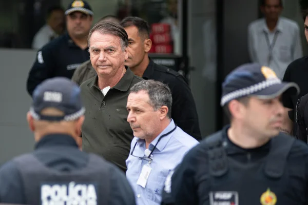 Bolsonaro pede ao STF para receber grupo de oração de Michelle