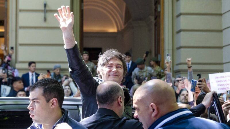 Milei tem vitória nas urnas na Argentina e amplia bancada legislativa