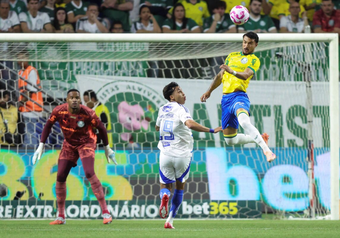 Palmeiras empata com Cruzeiro e desiguala ao Flamengo na tabela