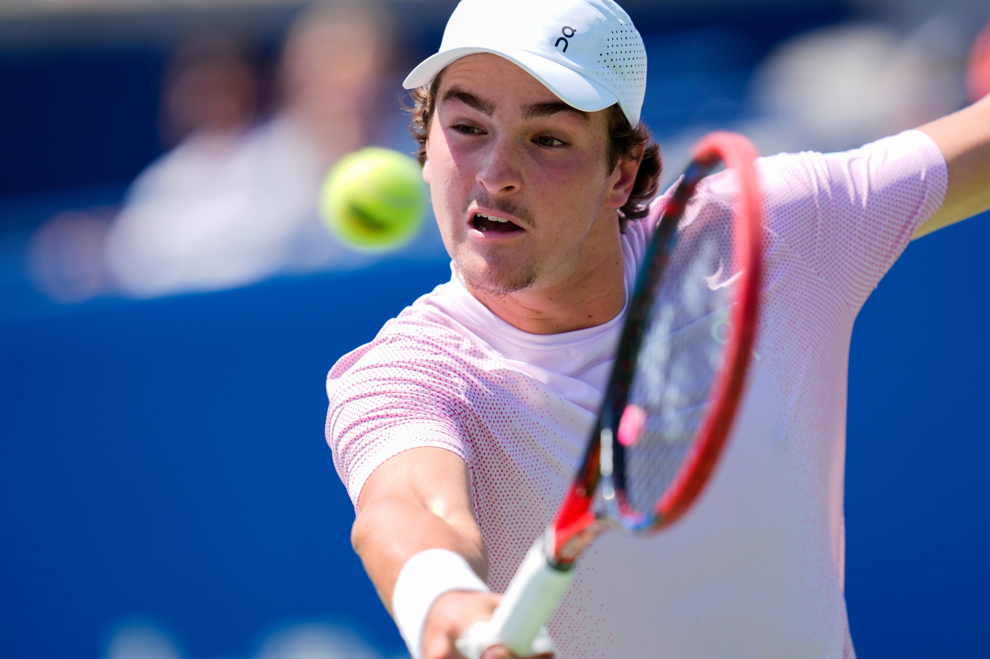 João Fonseca encara Mensik no ATP da Basileia: saiba onde assistir