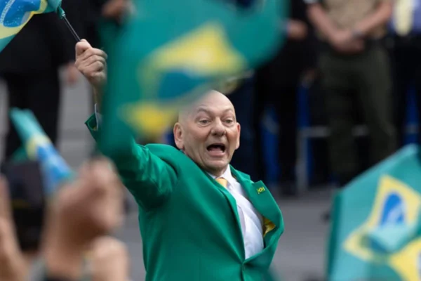 Luciano Hang é condenado por ofensas a Lula com faixas em aviões