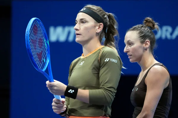 Luisa Stefani conquista o título de duplas do WTA 500 de Tóquio