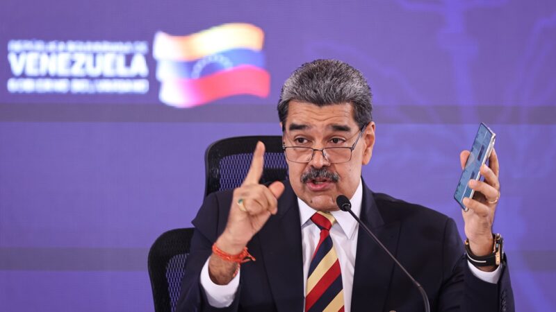 “EUA querem roubar maiores reservas de petróleo do mundo”, diz Maduro