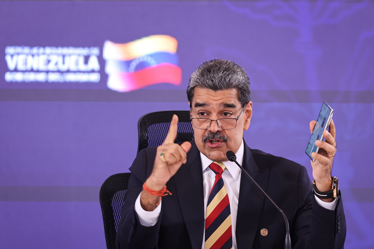 “EUA querem roubar maiores reservas de petróleo do mundo”, diz Maduro