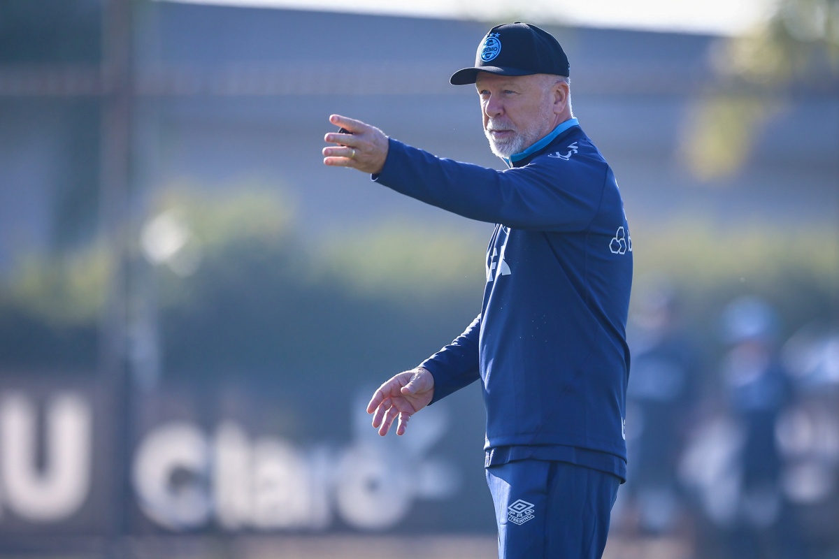 “Perdemos a lucidez”, diz Mano Menezes após derrota para o Bahia