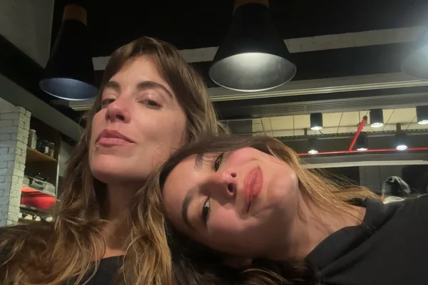 Marina Moschen, ex-Malhação, anuncia noivado com fotógrafa