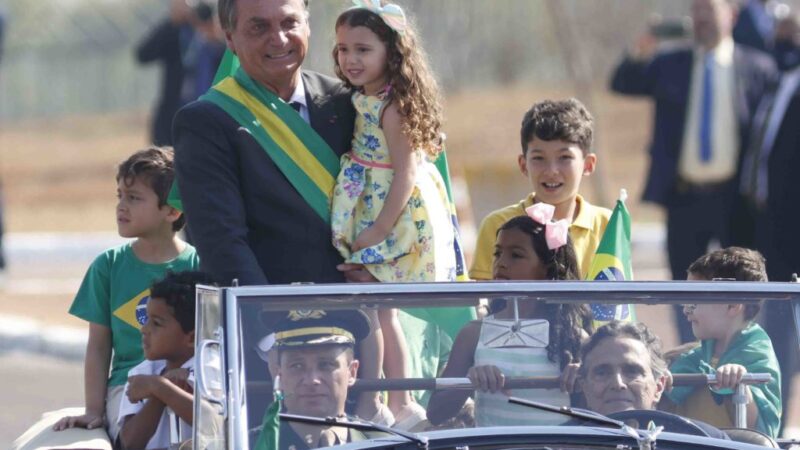 Bolsonaro pede autorização ao STF para receber visita de Nelson Piquet