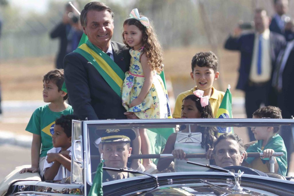 Bolsonaro pede autorização ao STF para receber visita de Nelson Piquet
