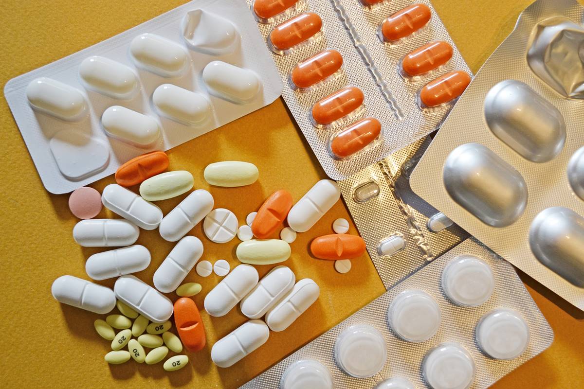 Projeto propõe fechar comércios que vendam remédios falsos no DF