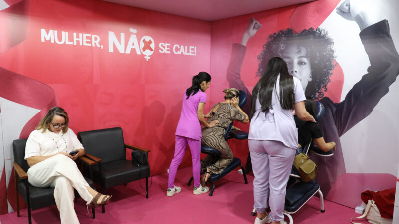 Projeto Mulher, Não se Cale! promove ação na Praça do Relógio para conscientizar sobre violência de gênero