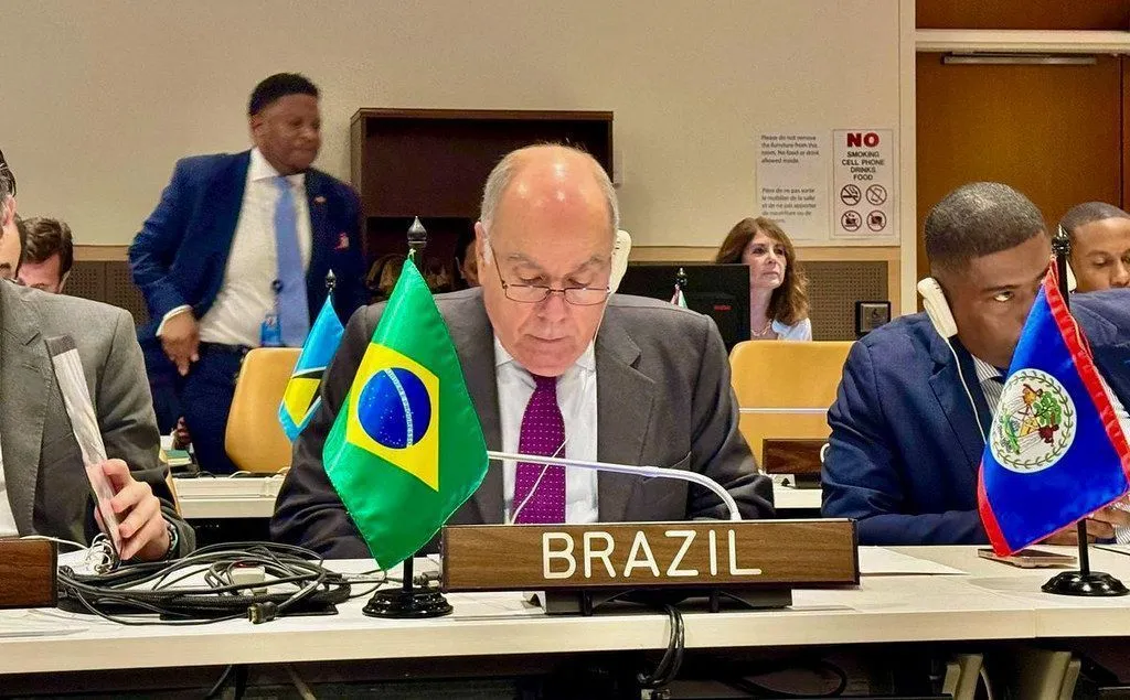 Mauro Vieira vai aos EUA “preparar terreno” para conversa de Lula e Trump