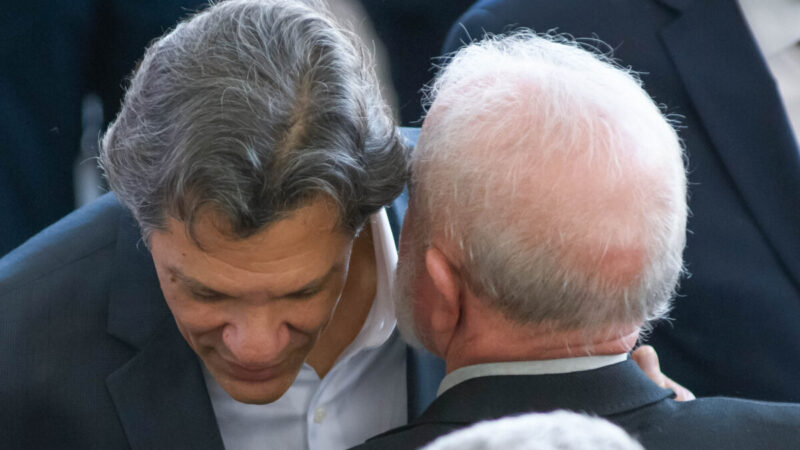 Com impasse na LDO, Lula se reúne com ministros e líderes do governo