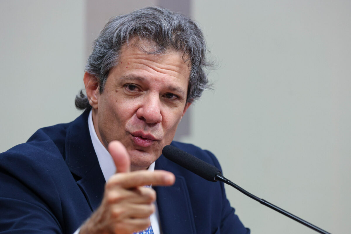 Para evitar derrota, governo adia votação da MP alternativa ao IOF