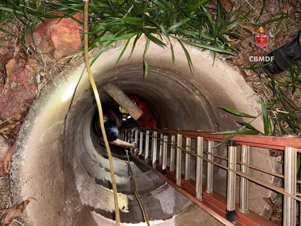 Mulher fica presa em poço seco de 3 metros e é salva durante a noite