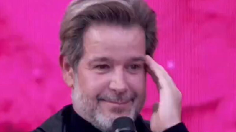 Murilo Benício fica constrangido ao vivo por suposto romance com Grazi
