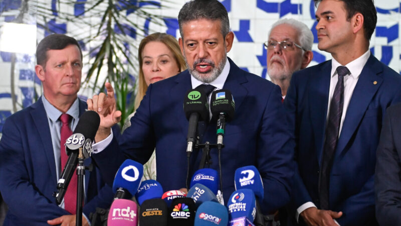 Lira reage à escolha de Renan Calheiros para relatar IR no Senado