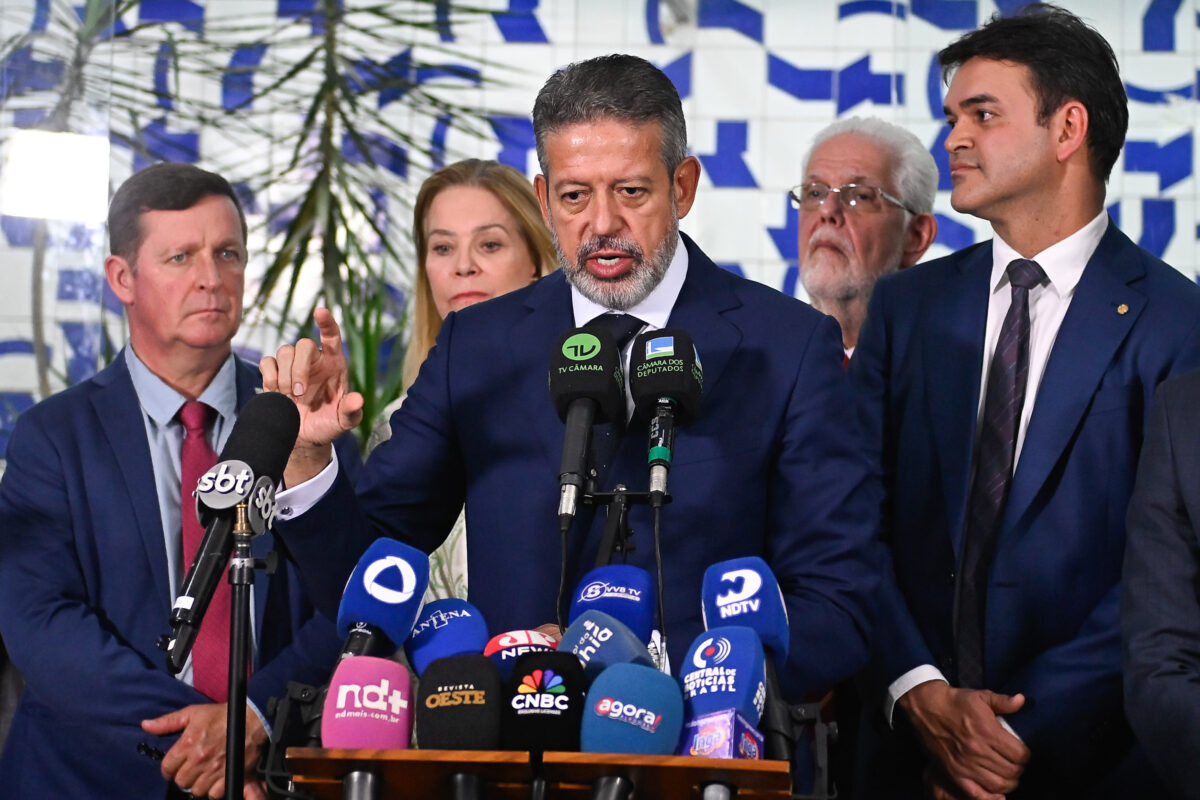 Lira reage à escolha de Renan Calheiros para relatar IR no Senado