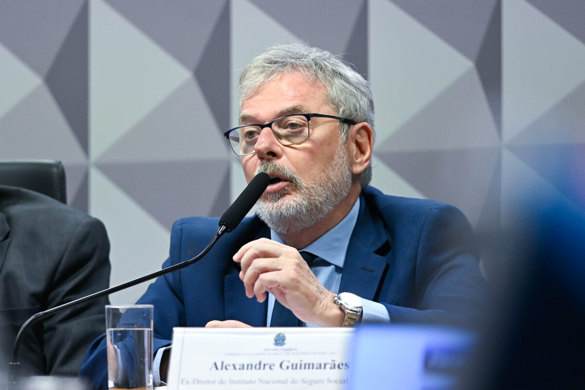 Ex-diretor do INSS diz na CPMI que abriu empresa para atender “Careca”