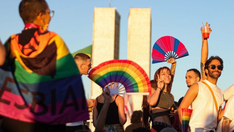 Aprovado PL que inclui a Parada LGBTQIAP+ no calendário do DF